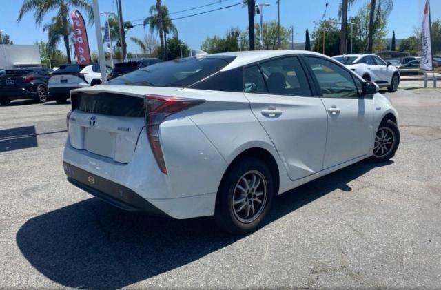 JTDKBRFU7J3058575 - 2018 TOYOTA PRIUS WHITE photo 4