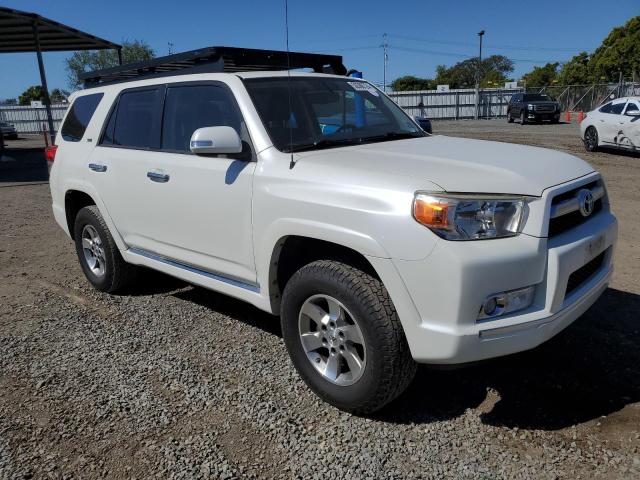 JTEBU5JR5D5134448 - 2013 TOYOTA 4RUNNER SR5 WHITE photo 4