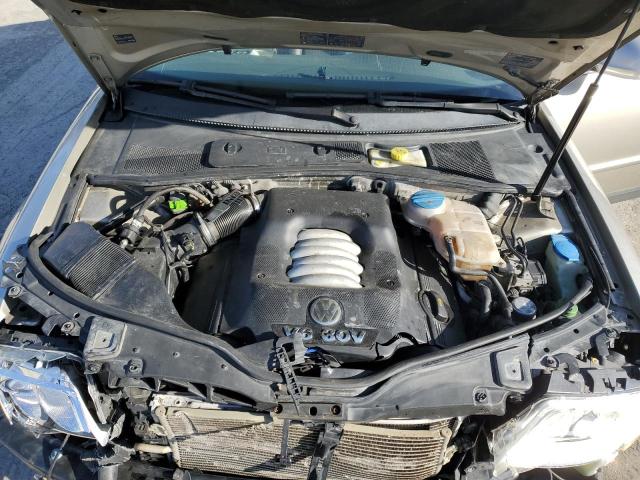 WVWTU63B55E066460 - 2005 VOLKSWAGEN PASSAT GLX 4MOTION 金色 照片 11