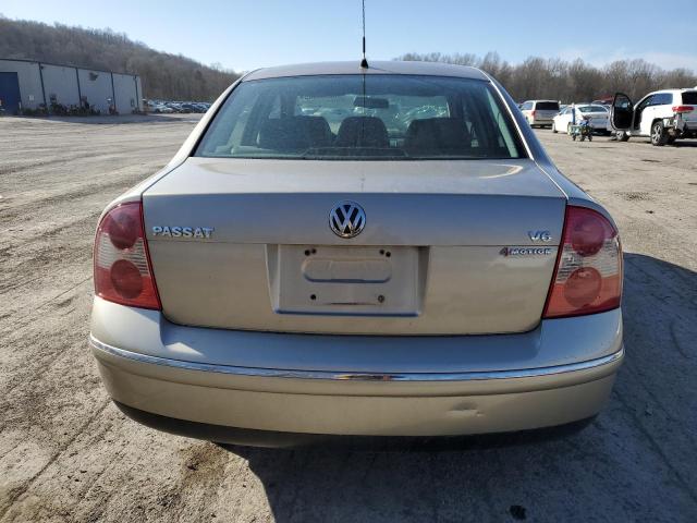 WVWTU63B55E066460 - 2005 VOLKSWAGEN PASSAT GLX 4MOTION 金色 照片 6