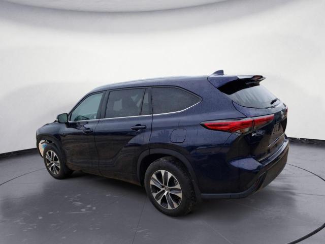 5TDHZRBH6MS536745 - 2021 TOYOTA HIGHLANDER XLE BLUE photo 2