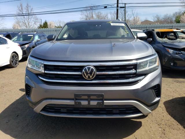 1V26C2CA5LC206935 - 2020 VOLKSWAGEN ATLAS CROS SE Серый фото 5