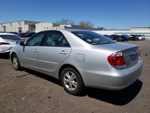 4T1BF32K15U098720 - 2005 TOYOTA CAMRY LE GRAY photo 2