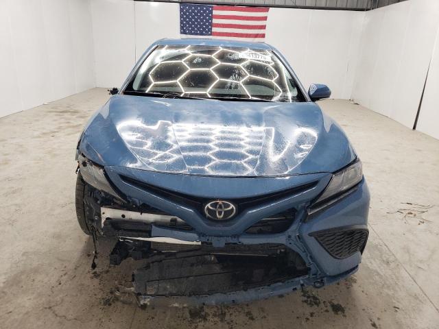 4T1G11AK5PU096613 - 2023 TOYOTA CAMRY SE NIGHT SHADE BLUE photo 5