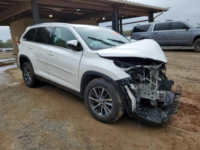 5TDKZRFH5KS553176 - 2019 TOYOTA HIGHLANDER SE WHITE photo 4