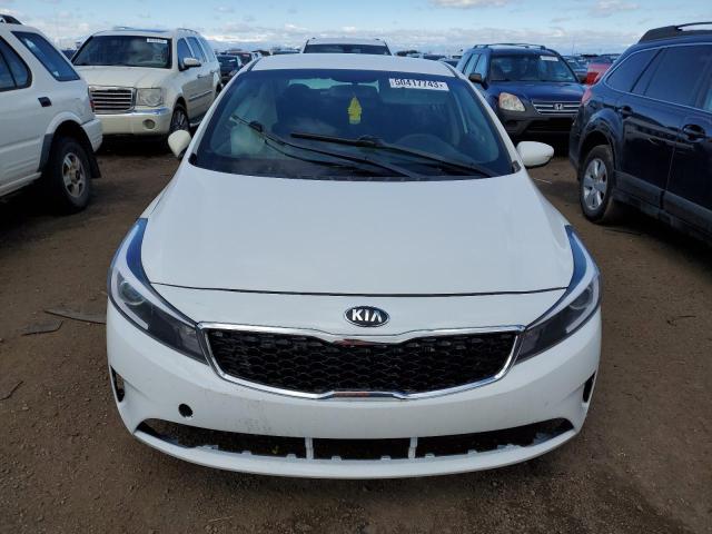 3KPFK4A75HE122007 - 2017 KIA FORTE LX WHITE photo 5