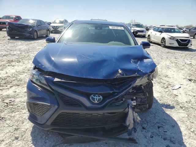 4T1T11AK9RU235630 - 2024 TOYOTA CAMRY SE NIGHT SHADE BLUE photo 5