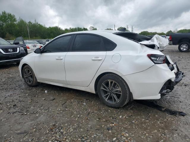 3KPF24AD1PE612769 - 2023 KIA FORTE LX WHITE photo 2