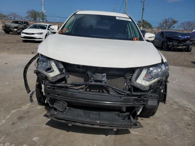 JN8AT2MT5HW151599 - 2017 NISSAN ROGUE S WHITE photo 5