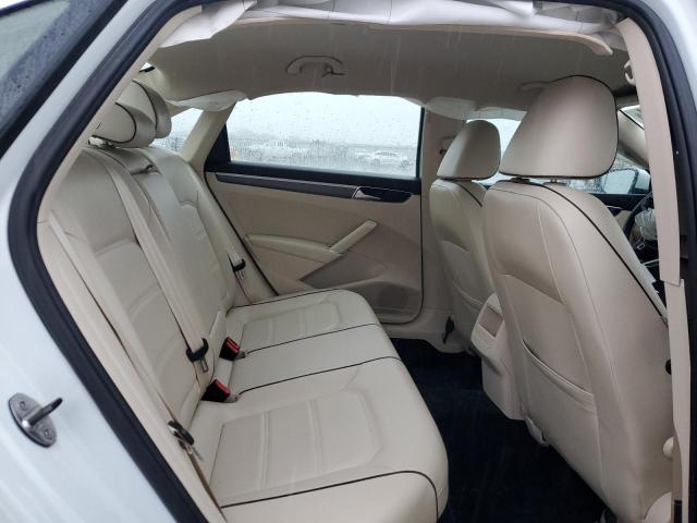 1VWDT7A39HC042832 - 2017 VOLKSWAGEN PASSAT R-LINE Weiß Foto 10