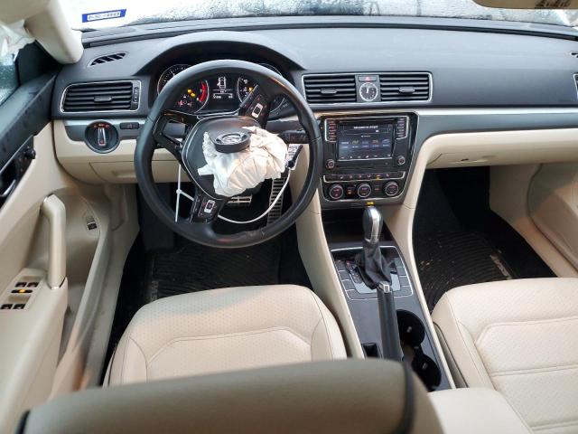 1VWDT7A39HC042832 - 2017 VOLKSWAGEN PASSAT R-LINE Weiß Foto 8