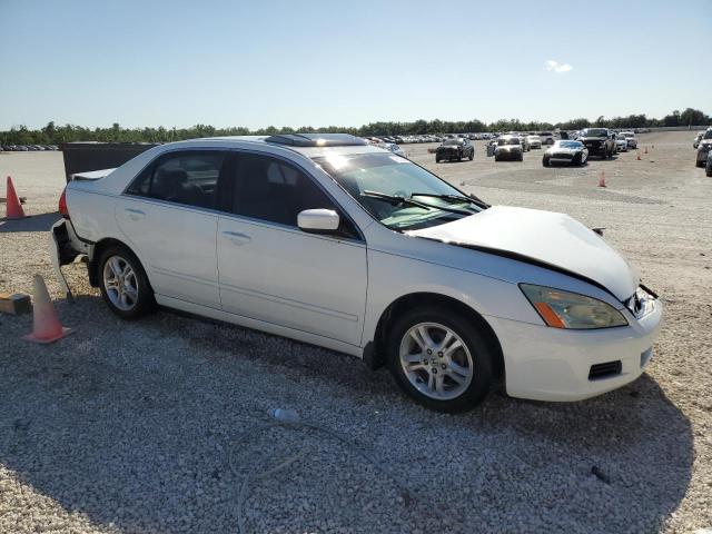 1HGCM56897A148469 - 2007 HONDA ACCORD EX WHITE photo 4