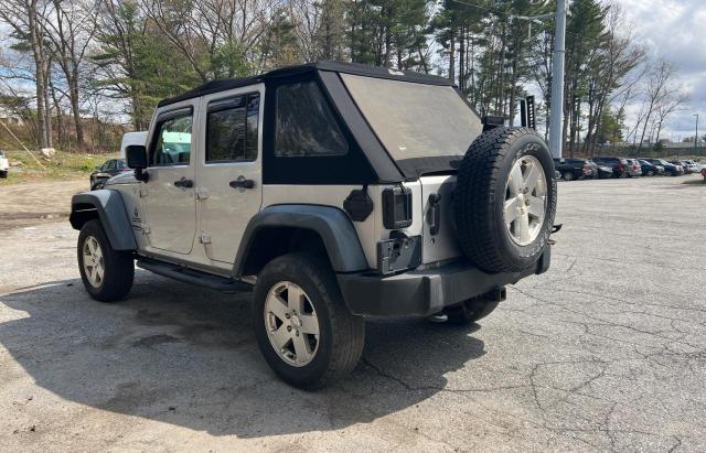 1J4HA3H16BL500982 - 2011 JEEP WRANGLER U SPORT فضي صورة 3