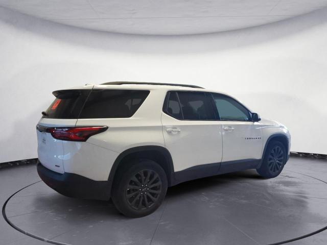 1GNERJKW3NJ108172 - 2022 CHEVROLET TRAVERSE RS WHITE photo 3