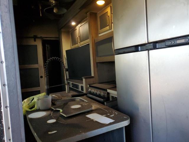 4YDFAVT28NE761822 - 2022 KEYSTONE AVALANCHE ორფეროვანი ფოტო 9