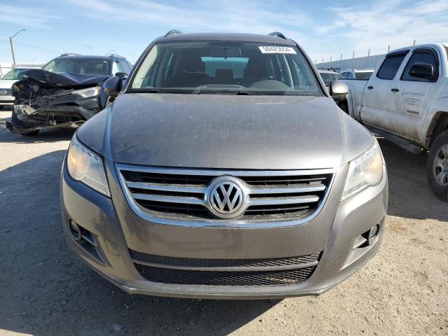 WVGBV9AX5AW514916 - 2010 VOLKSWAGEN TIGUAN SE GRAY photo 5