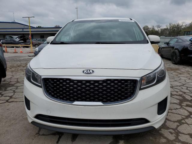 KNDMB5C17G6164138 - 2016 KIA SEDONA LX WHITE photo 5