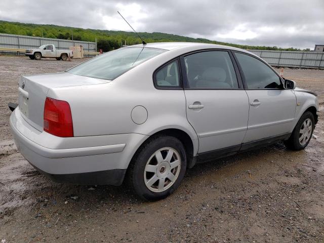 WVWMA63B5XE495050 - 1999 VOLKSWAGEN PASSAT GLS SILVER photo 3