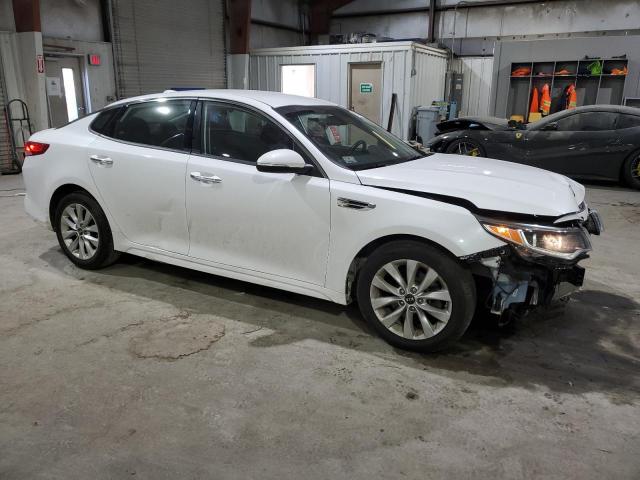 5XXGU4L39GG107833 - 2016 KIA OPTIMA EX WHITE photo 4