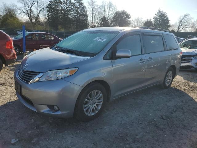 5TDYK3DCXCS278957 - 2012 TOYOTA SIENNA XLE Silber Foto 1