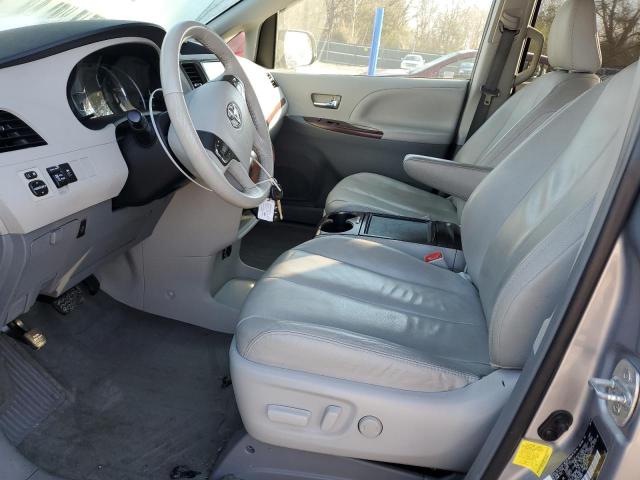 5TDYK3DCXCS278957 - 2012 TOYOTA SIENNA XLE Silber Foto 7