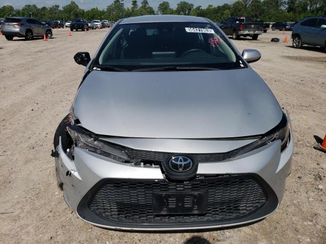 5YFEPMAE5NP297041 - 2022 TOYOTA COROLLA LE SILVER photo 5