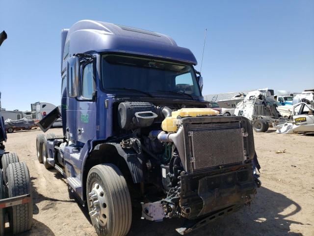 4V4NC9EJ8HN964285 - 2017 VOLVO VN VNL PURPLE photo 1