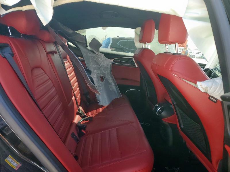 ZASFAKNN9J7B74334 - 2018 ALFA ROMEO STELVIO TI SPORT BLACK photo 11