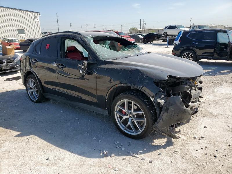 ZASFAKNN9J7B74334 - 2018 ALFA ROMEO STELVIO TI SPORT BLACK photo 4