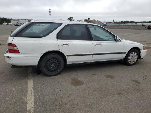 1HGCE1822VA006363 - 1997 HONDA ACCORD LX WHITE photo 3