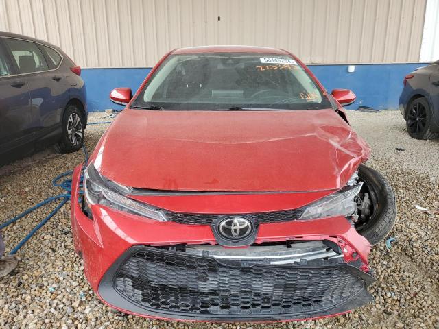 5YFEPMAE7MP223392 - 2021 TOYOTA COROLLA LE RED photo 5