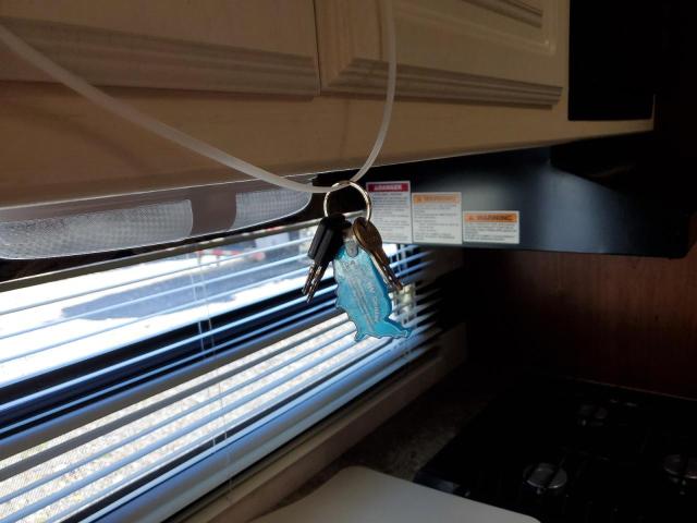 4YDT31227BB453514 - 2011 KEYSTONE OUTBACK WHITE photo 9