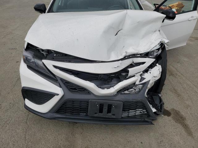 4T1T11AK1RU232477 - 2024 TOYOTA CAMRY SE NIGHT SHADE WHITE photo 11