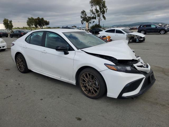 4T1T11AK1RU232477 - 2024 TOYOTA CAMRY SE NIGHT SHADE WHITE photo 4