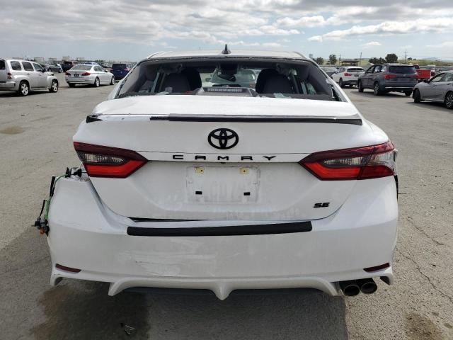 4T1T11AK1RU232477 - 2024 TOYOTA CAMRY SE NIGHT SHADE WHITE photo 6