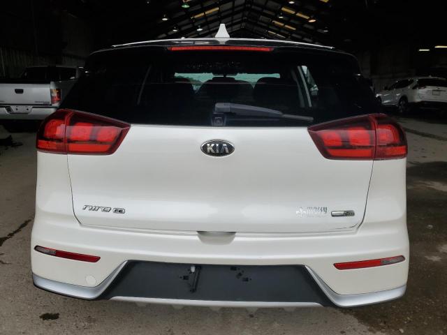 KNDCB3LC6H5042363 - 2017 KIA NIRO FE WHITE photo 6