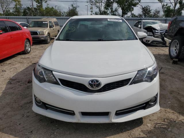 4T1BF1FK5DU673527 - 2013 TOYOTA CAMRY L WHITE photo 5