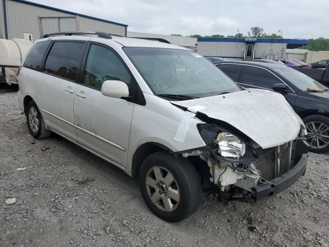 5TDZA22C64S127751 - 2004 TOYOTA SIENNA XLE WHITE photo 4