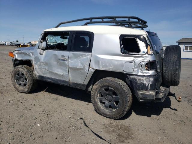 JTEBU11F880104538 - 2008 TOYOTA FJ CRUISER SILVER photo 2