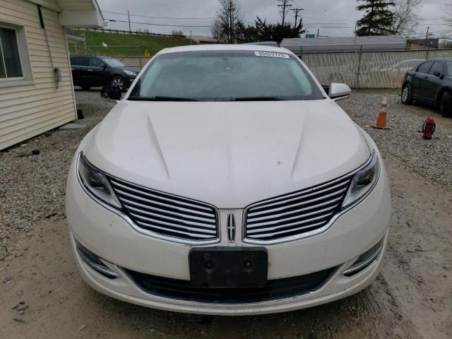 3LN6L2G93GR601118 - 2016 LINCOLN MKZ WHITE photo 5
