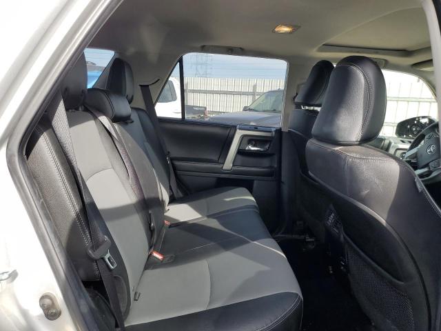 JTEBU5JRXG5304677 - 2016 TOYOTA 4RUNNER SR5/SR5 PREMIUM 银色 照片 11