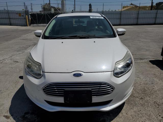 1FADP3R45EL169916 - 2014 FORD FOCUS BEV WHITE photo 5