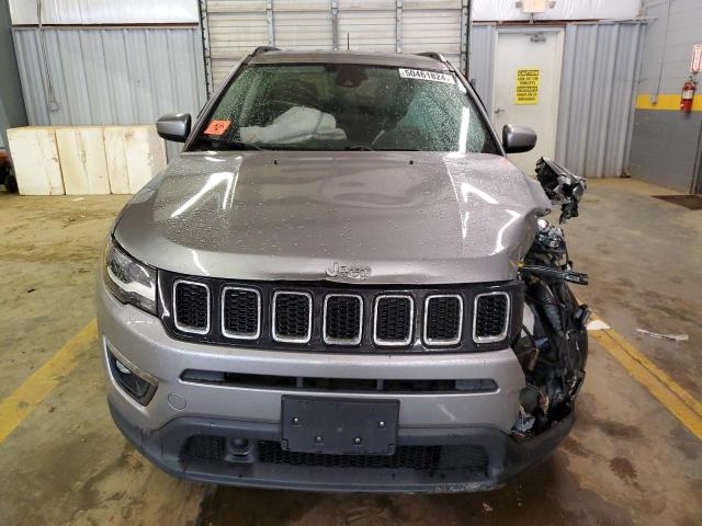 3C4NJDBB1JT332025 - 2018 JEEP COMPASS LATITUDE GRAY photo 5