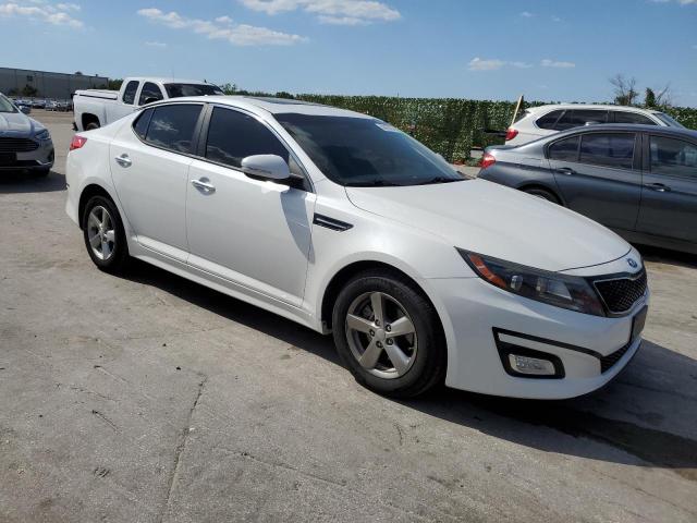 5XXGM4A7XFG512720 - 2015 KIA OPTIMA LX WHITE photo 4