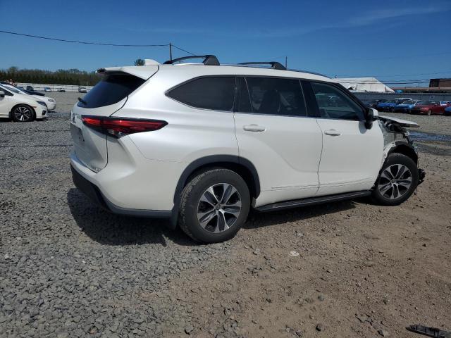 5TDHZRBH3MS543703 - 2021 TOYOTA HIGHLANDER XLE WHITE photo 3
