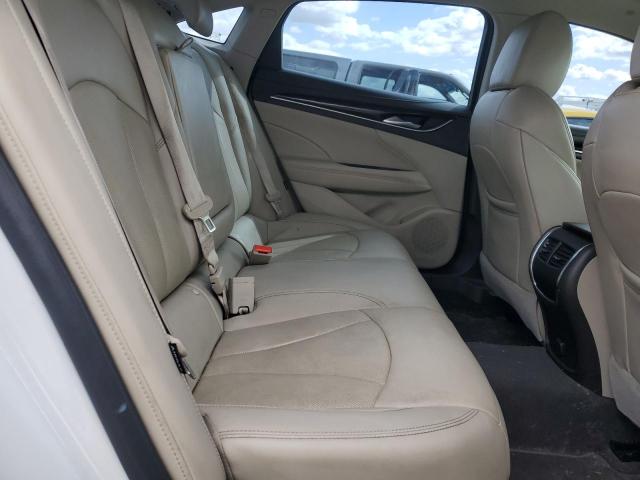 1G4ZW5SS4KU124233 - 2019 BUICK LACROSSE SPORT TOURING WHITE photo 10