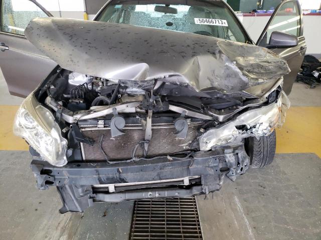 4T1BF1FK6FU011538 - 2015 TOYOTA CAMRY LE ნაცრისფერი ფოტო 11