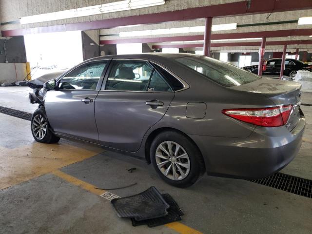4T1BF1FK6FU011538 - 2015 TOYOTA CAMRY LE ნაცრისფერი ფოტო 2