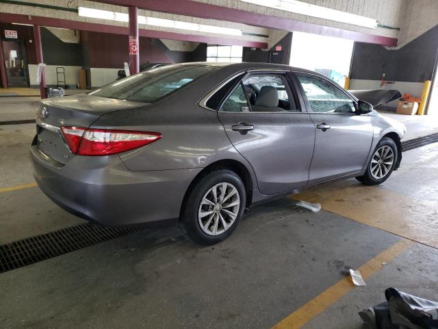 4T1BF1FK6FU011538 - 2015 TOYOTA CAMRY LE ნაცრისფერი ფოტო 3