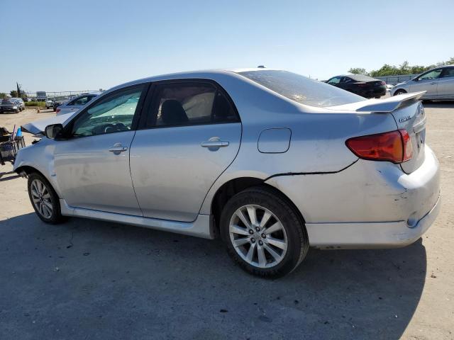 2T1BU4EE1AC402108 - 2010 TOYOTA COROLLA BASE SILVER photo 2